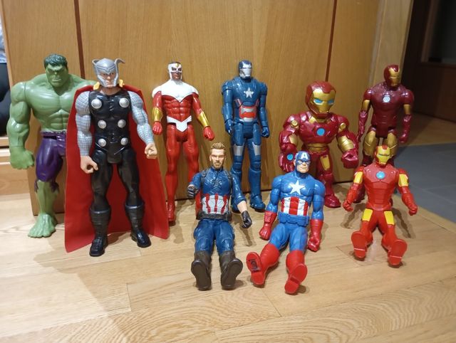 Figuras da Marvel, DC...
