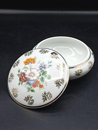 Caja o bombonera porcelana francesa 