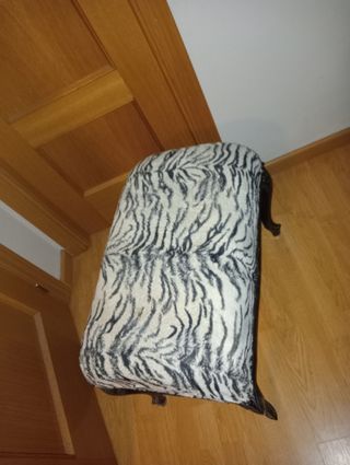 Pie de cama antiguo restaurado.