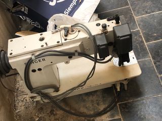 Maquina de coser Singer