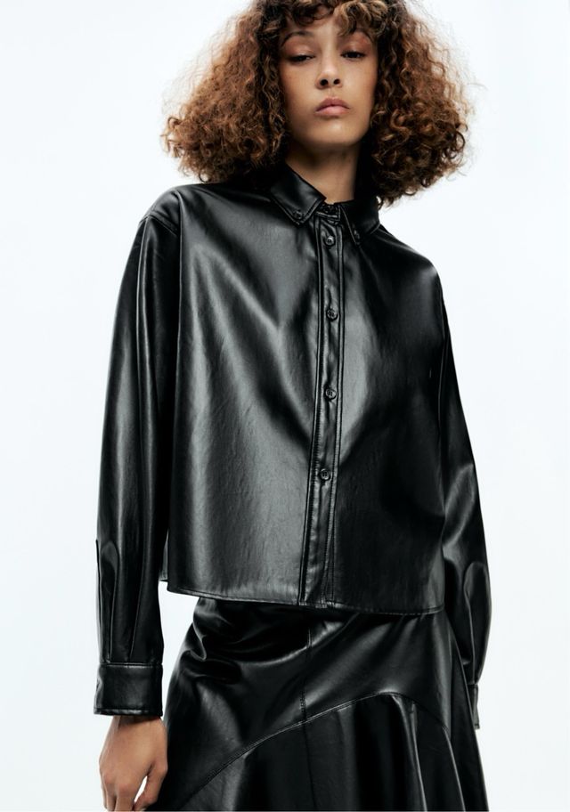 Sobrecamisa efecto piel Zara