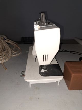 Máquina de coser Alfa
