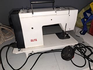 Máquina de coser Alfa