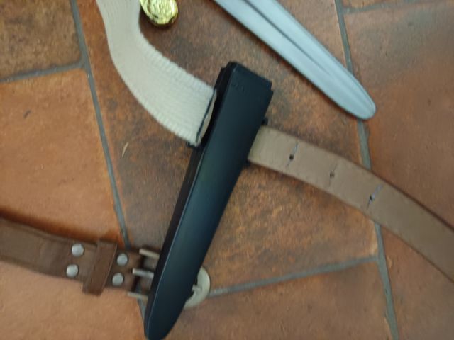 Puñal de plástico para disfraz.