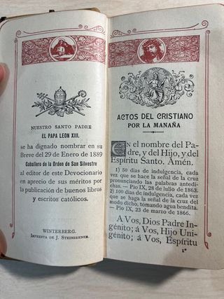 Luz Divina. Completo devocionario contiene la