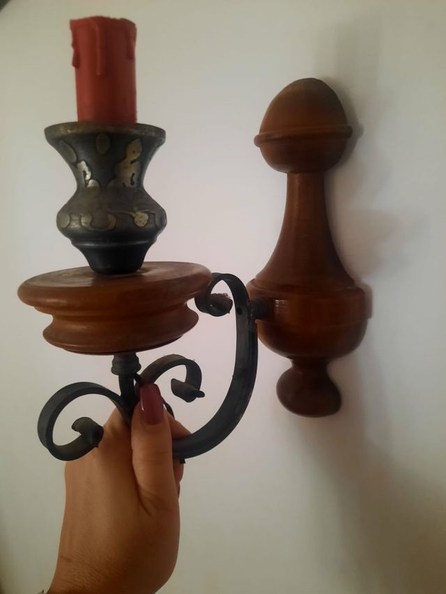 Coppia di lampadari da parete