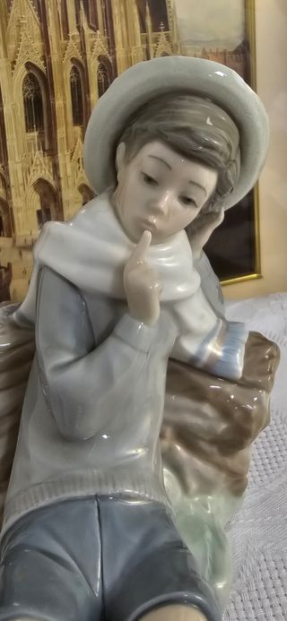 Figura de porcelana Niño. Lladró.