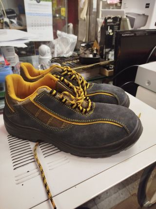 Zapatos de seguridad Panter semi nuevas