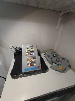 Nintendo 64. 2 mandos. Mario kart 64 y otros