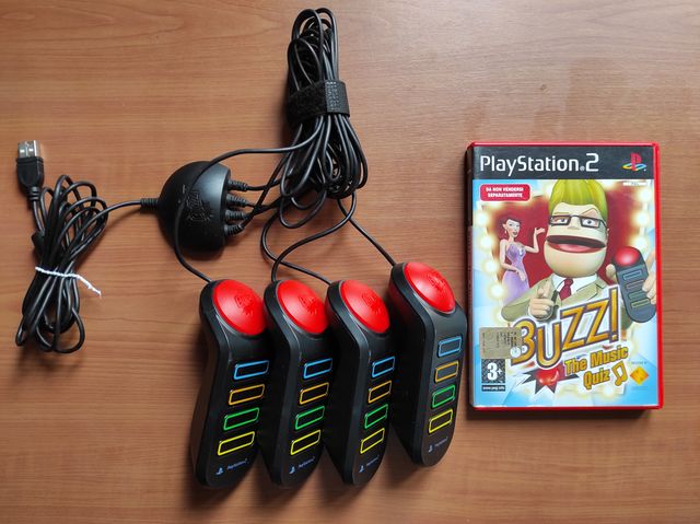 Buzz! The Music Quiz + 4 Buzzer per PlayStation 2