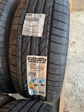 Cuatro neumaticos nuevos sin utilizar