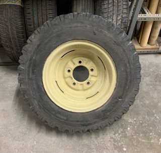 1 llanta chapa con neumatico Land Rover