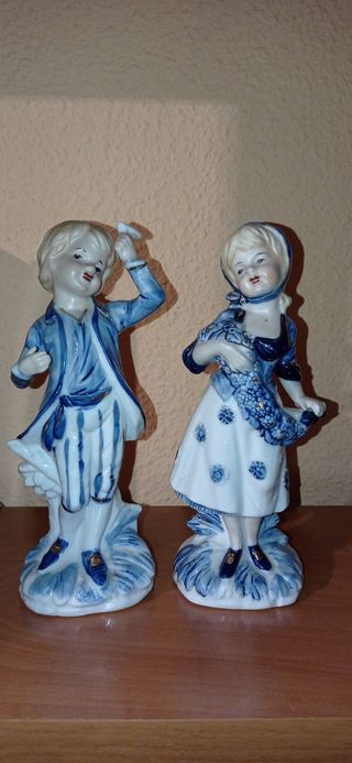 PAREJA FIGURAS DE EPOCA PORCELANA ESTILO YADRO
