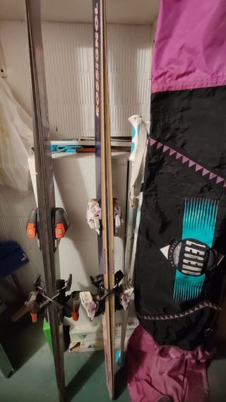 2 Esquis con funda y bastones