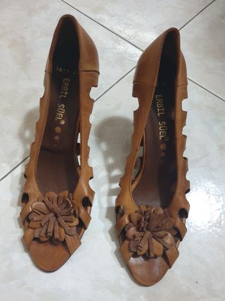 Scarpe estive con tacchi