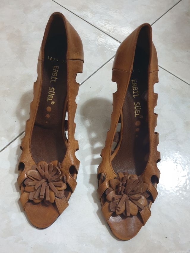 Scarpe estive con tacchi