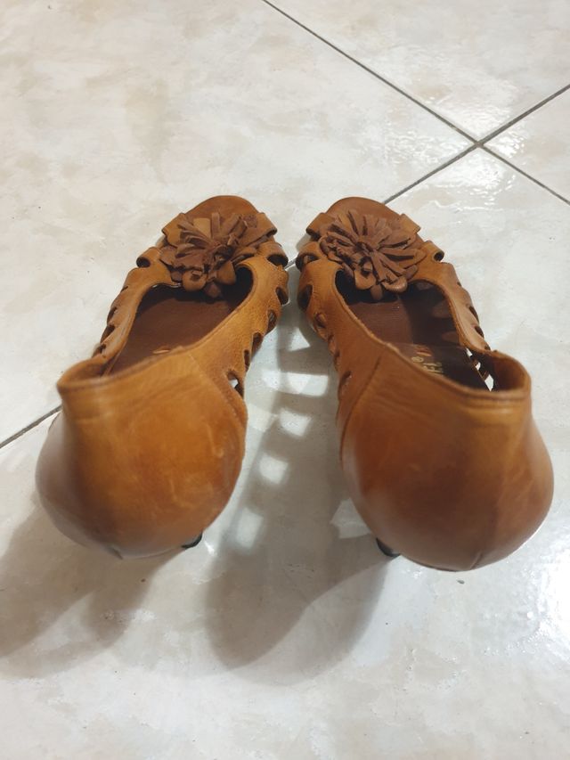 Scarpe estive con tacchi