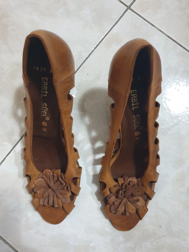 Scarpe estive con tacchi