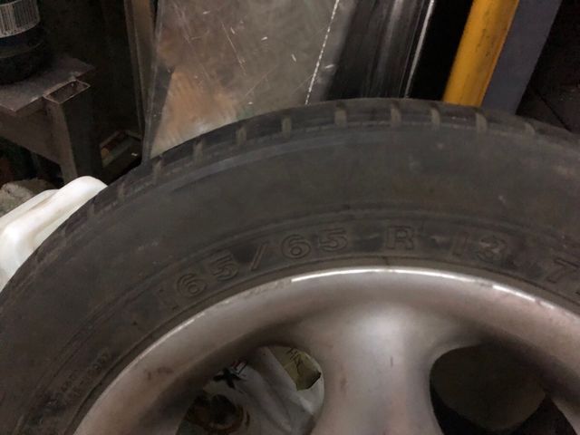 Llanta ford fiesta 1990