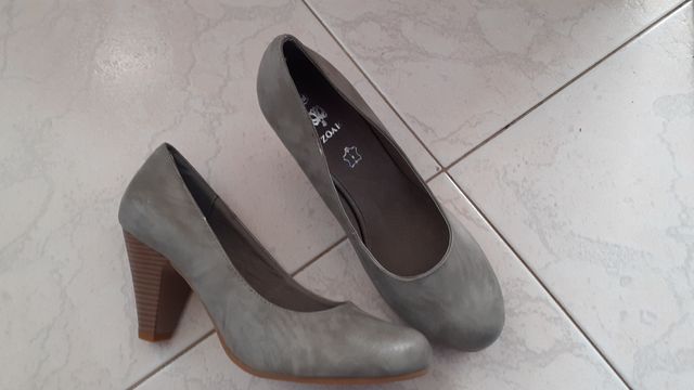 Scarpe décolleté grigio chiaro, nuove, n. 38