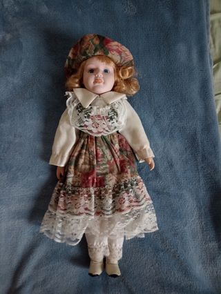 Bambola di porcellana