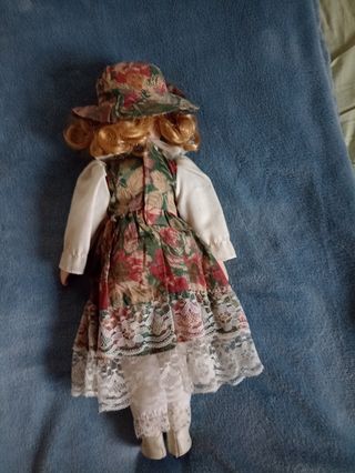 Bambola di porcellana