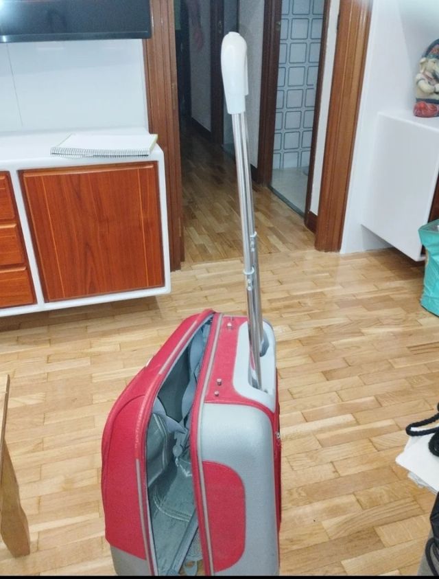 Maleta 4 ruedas perfecto estado