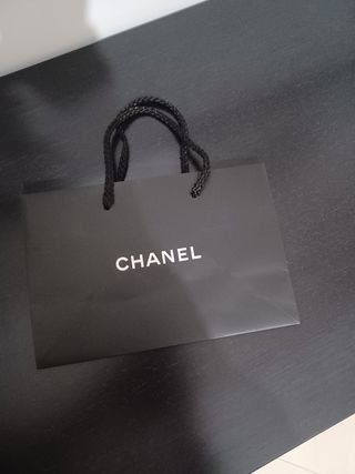 Busta in carta Chanel