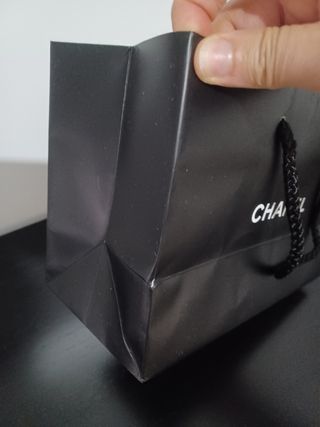 Busta in carta Chanel