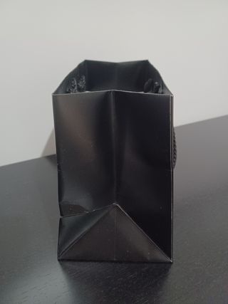 Busta in carta Chanel