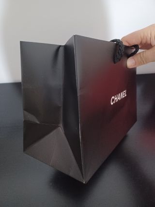 Busta in carta Chanel