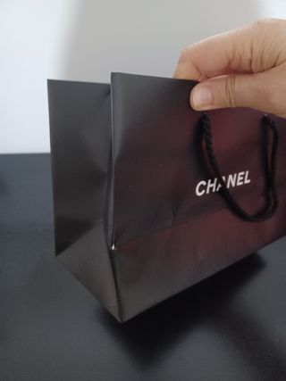Busta in carta Chanel