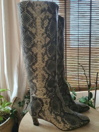 Botas cano alto animal print