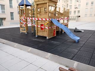 Venta e instalación Caucho parques infantiles 