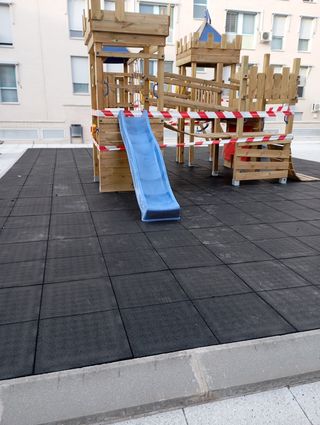 Venta e instalación Caucho parques infantiles 