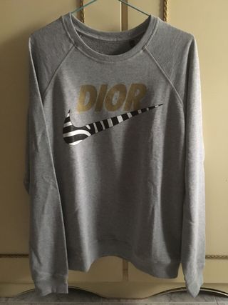 Felpa Dior Nike nuova di zecca taglia XL di seconda mano per 9 EUR su  Trujillo su WALLAPOP