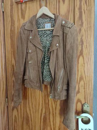 Chaqueta piel marrón Guess leopardo