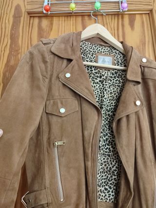 Chaqueta piel marrón Guess leopardo