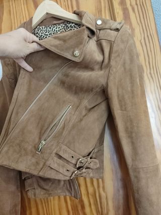 Chaqueta piel marrón Guess leopardo