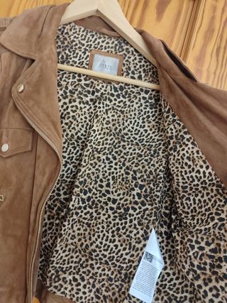 Chaqueta piel marrón Guess leopardo