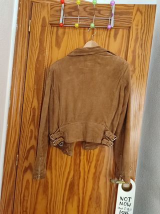 Chaqueta piel marrón Guess leopardo