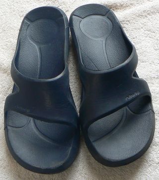 Ciabatte piscina Marca: Nabaiji Taglia: 34-35