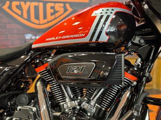 HARLEY-DAVIDSON STREET GLIDE CVO 121