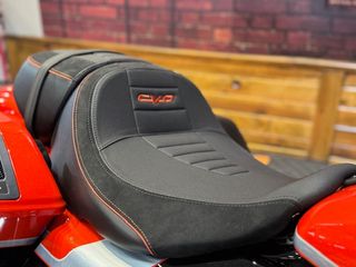 HARLEY-DAVIDSON STREET GLIDE CVO 121