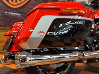 HARLEY-DAVIDSON STREET GLIDE CVO 121