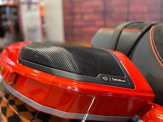 HARLEY-DAVIDSON STREET GLIDE CVO 121