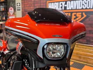 HARLEY-DAVIDSON STREET GLIDE CVO 121