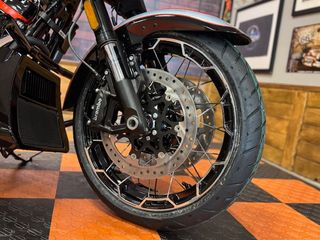 HARLEY-DAVIDSON STREET GLIDE CVO 121