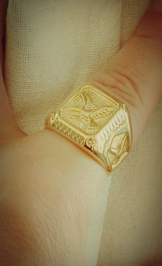 Anillo laminado en oro de 18k. Talla 23