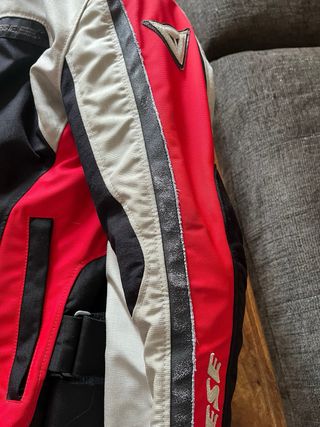 Chaqueta Dainese talla 46.